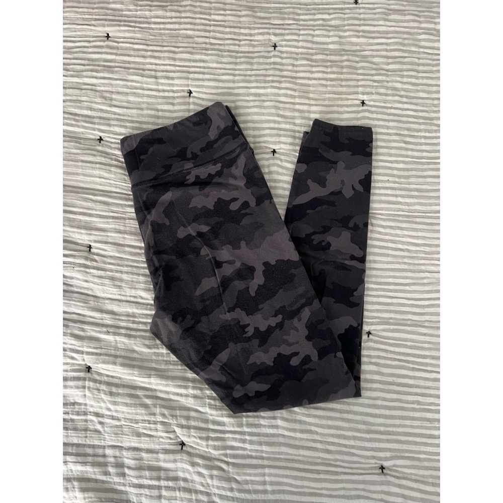 Wilde Fable Camo Leggings